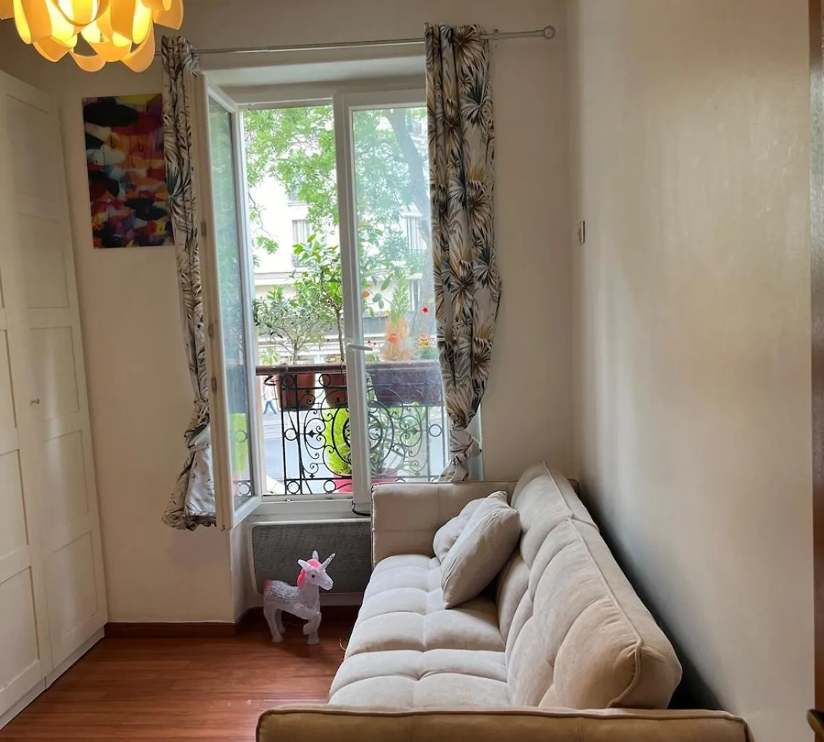 Beautiful 3-Room, Porte Saint-Cloud, Paris